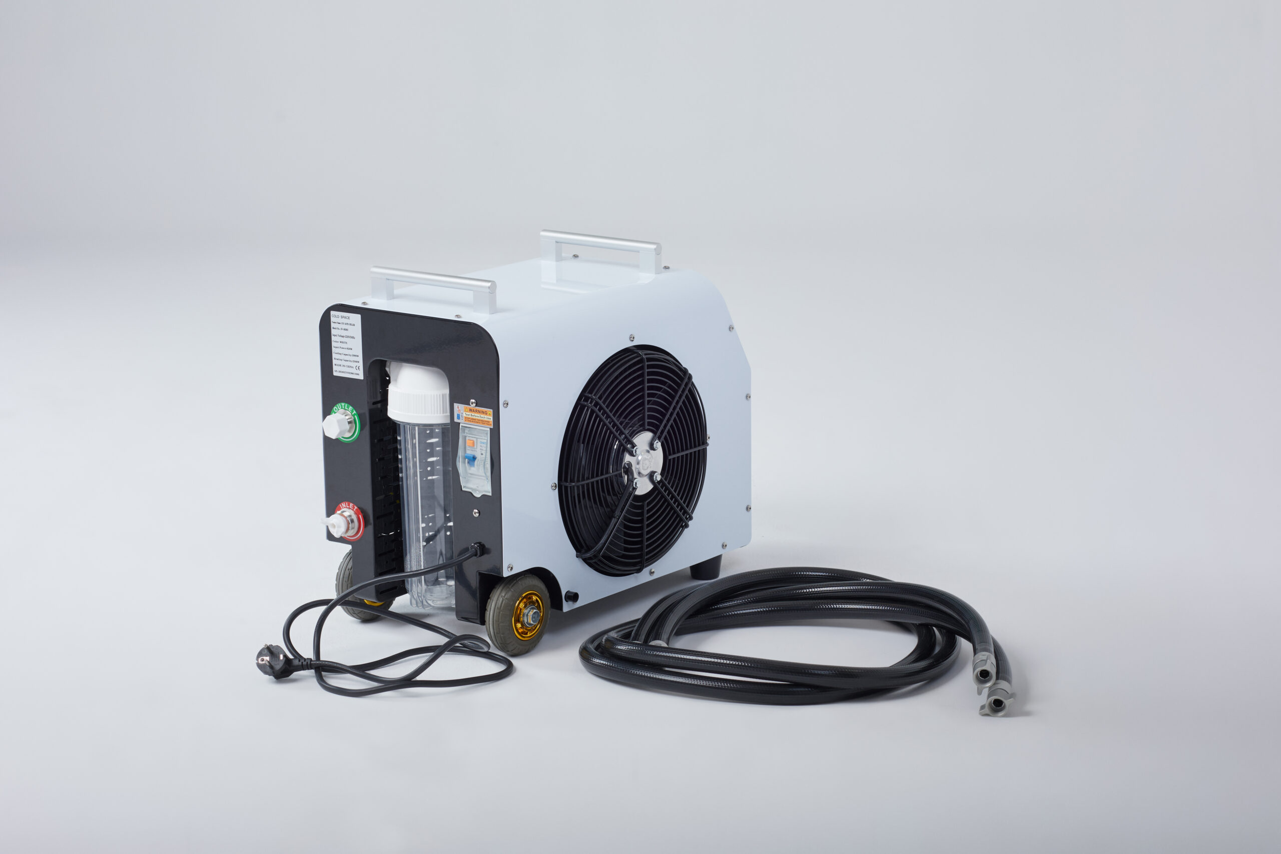 Cold Space chiller eskimee widok z tyłu, zdjęcie z wężami