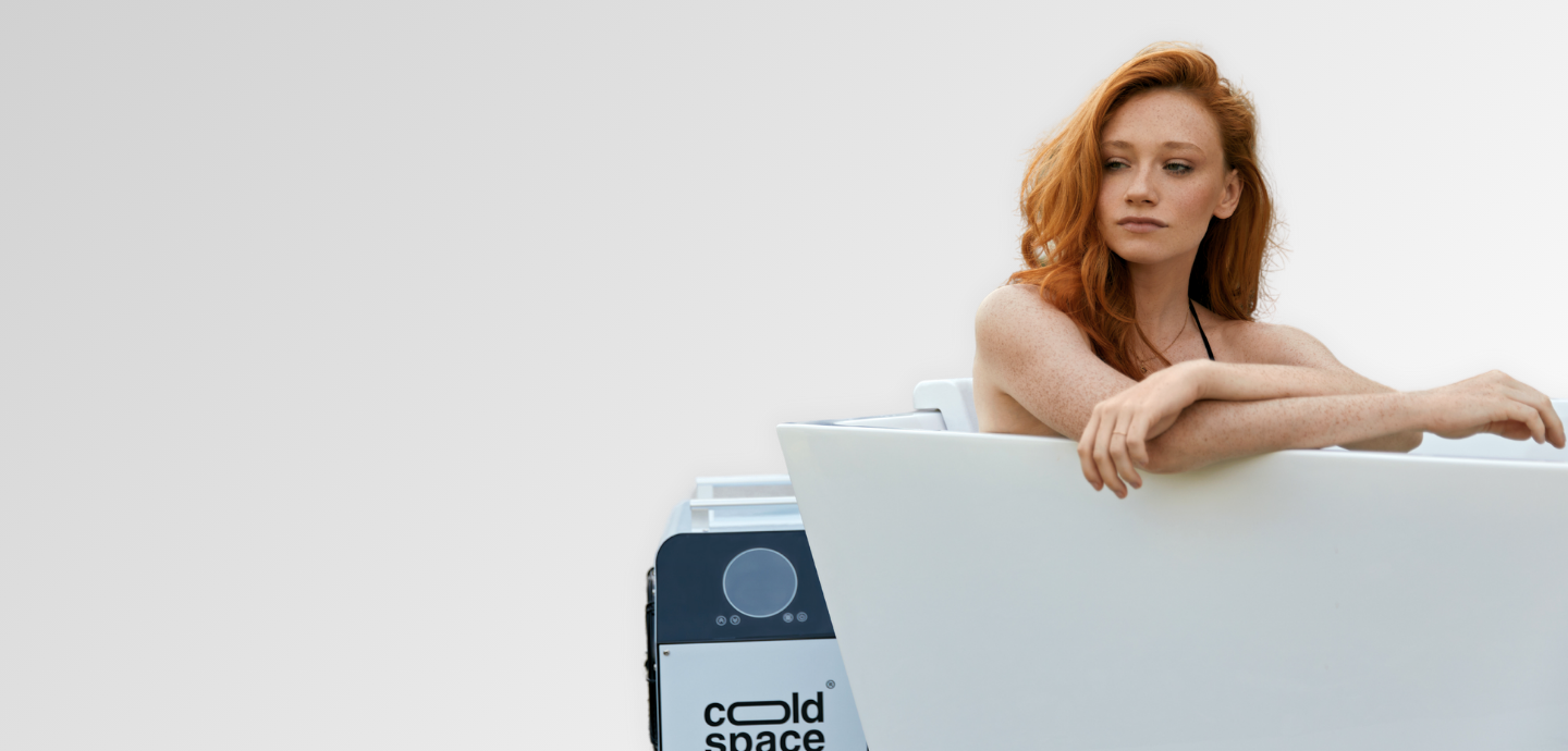 Wanny do morsowania Cold Space - dziewczyna w wannie eskimee acrylic