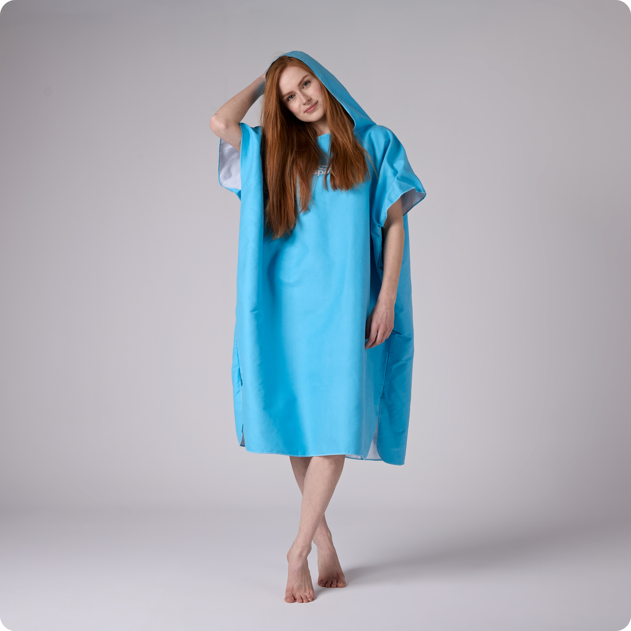 Ponczo Light z mikrofibry – szybkoschnące ponczo kąpielowe, przód