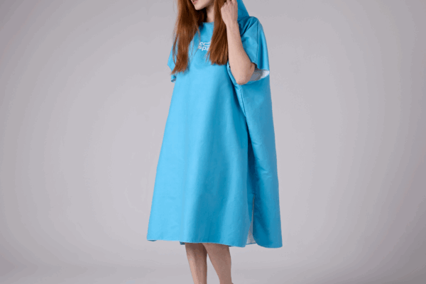 Ponczo Light z mikrofibry – szybkoschnące ponczo kąpielowe, przód