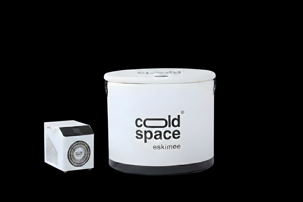 Cold Space eskimee one z mini chillerem eskimee na czarnym tle